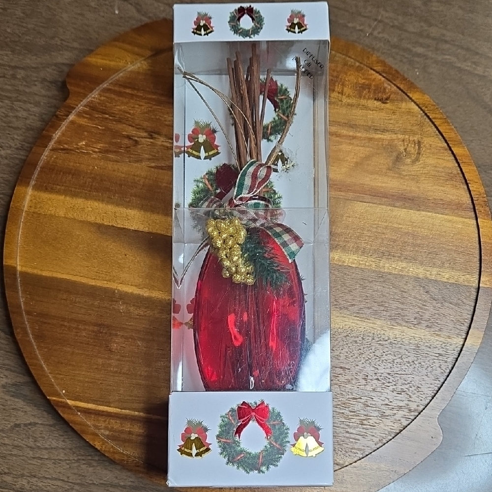 HomeGoods Christmas Holiday Reed Diffuser, Red Plaid Bow, New